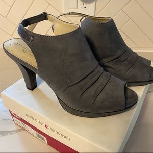 Naturalizer peep toe booties